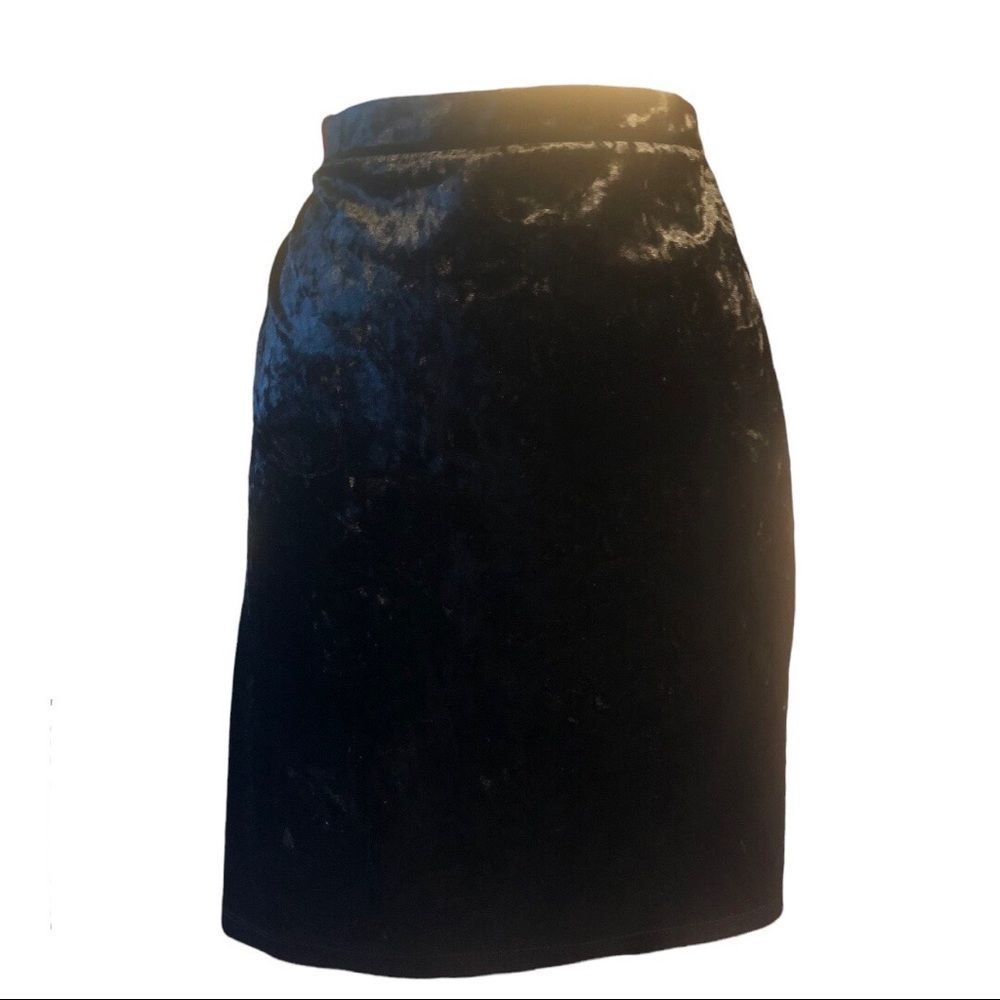 Forever21, size- 3X velvet black mini skirt Y2K style